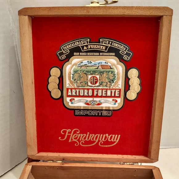 Suenos de Saundra Upcycle Arturo Fuente/ Hemingway Cigar Box, Purse - Picture 7 of 11